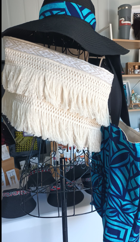 Shoulder Length kakahu